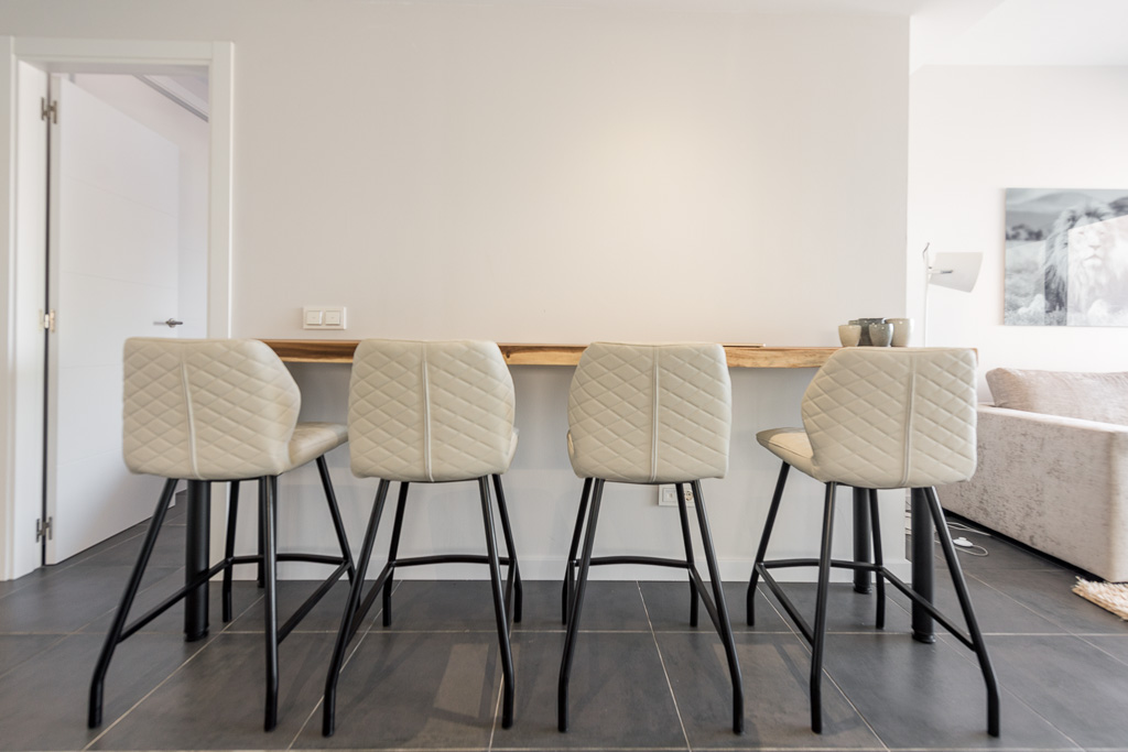 Resa Estates Ibiza te koop appartement Vadella Mar zee zicht bar 2.jpg